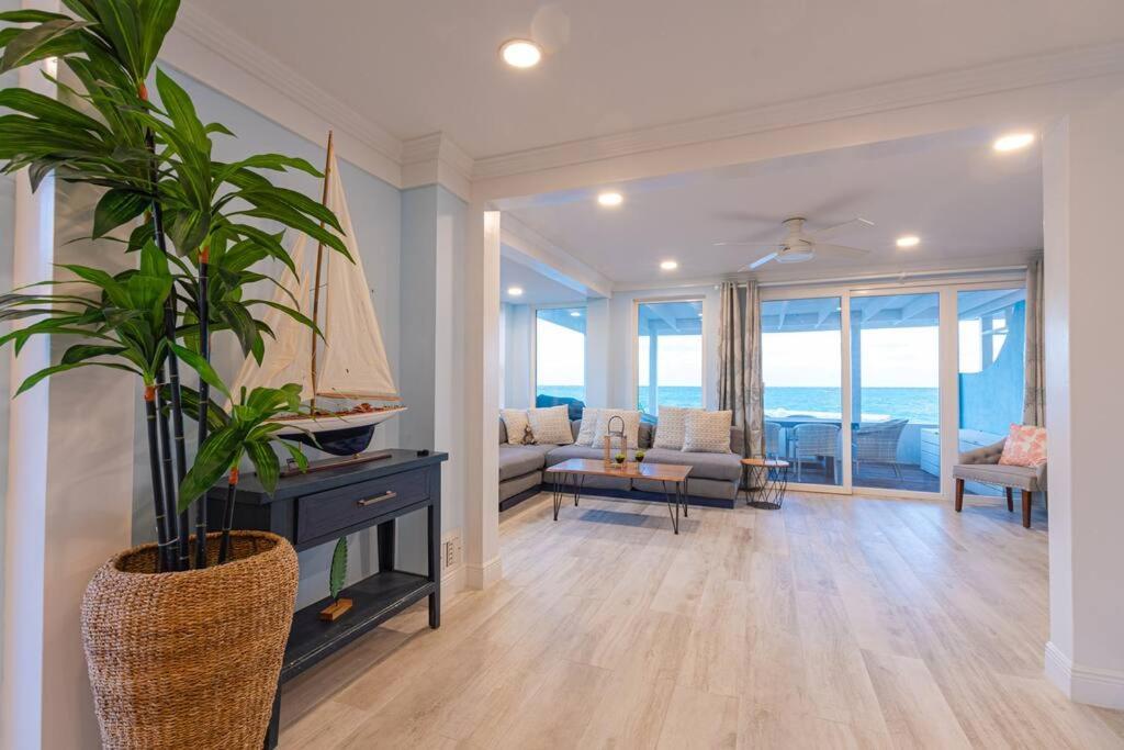 فيلا ناسوفي Harbour Mews - Oceanfront Townhouse المظهر الخارجي الصورة